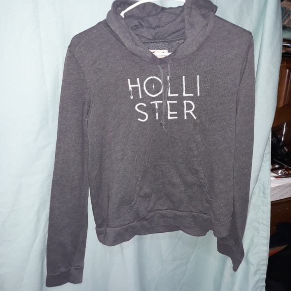 Hollister Tops - HOLLISTER HOODIE 💙